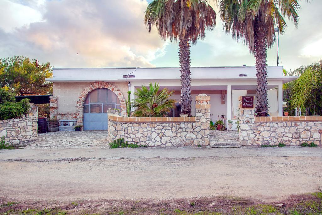 Feudo D'Arneo Hotel Torre Lapillo Exterior foto
